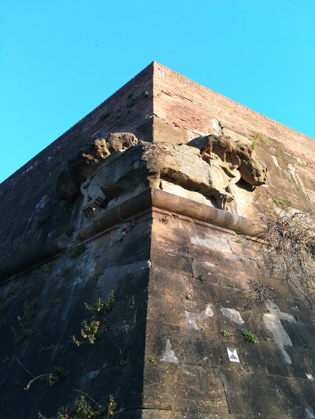 Stemma Mediceo sul Bastione Imperiale della Fortezza da basso